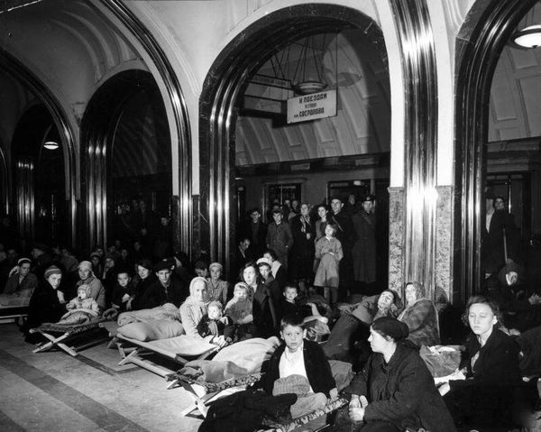 Станция метро Маяковская, 1941 год Станция метро Маяковская, 1941 год