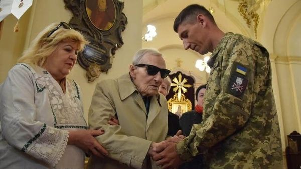 82-я годовщина создания дивизии Ваффен-СС Галичина в соборе св. Юра во Львове - последний ветеран дивизии и солдат ВСУ