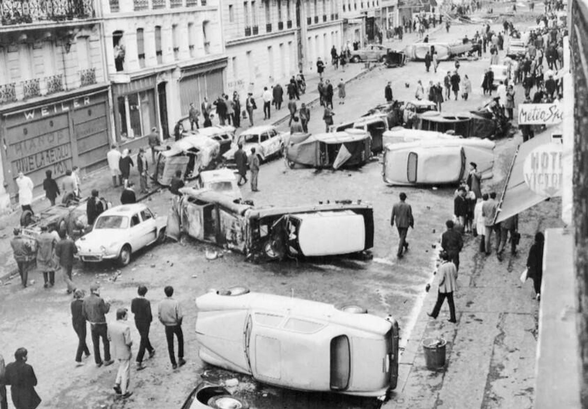 Баррикады в Латинском квартале Парижа 11 мая 1968 года Баррикады в Латинском квартале Парижа 11 мая 1968 года - РИА Новости, 1920, 08.05.2026