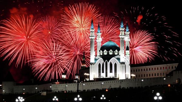 Праздничный салют в городах России Праздничный салют в городах России