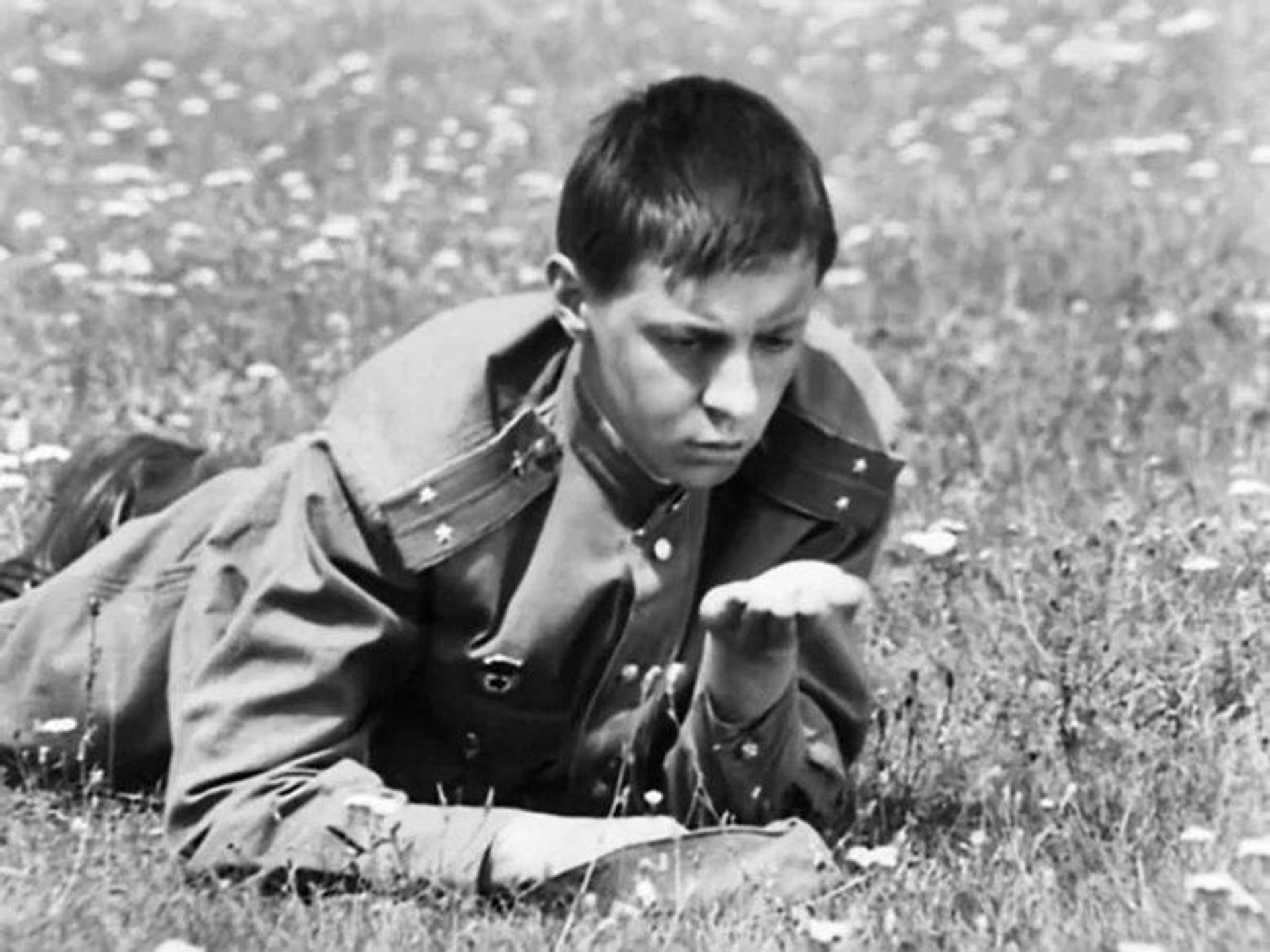 Сергей Иванов. Кадр из фильма В бой идут одни старики (1973 год) - РИА Новости, 1920, 15.05.2026