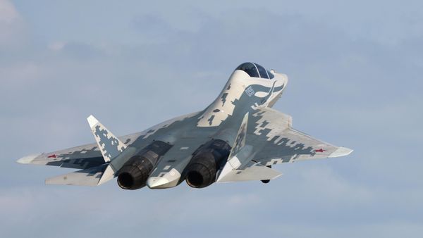 Первый полет двухместной версии истребителя пятого поколения Су-57