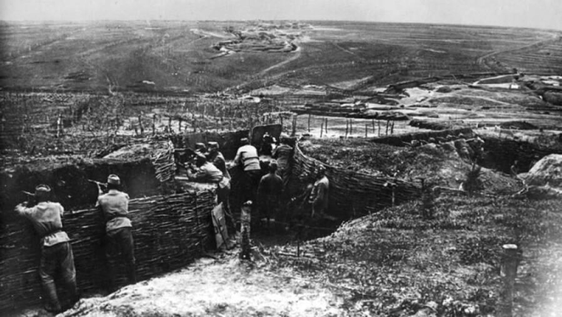 Австрийские позиции на направлении Брусиловского прорыва, 1916 год Австрийские позиции на направлении Брусиловского прорыва, 1916 год - РИА Новости, 1920, 26.05.2026