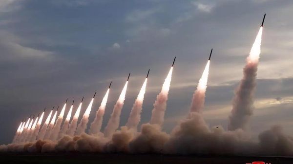 Запуск северокорейских ракет Запуск северокорейских ракет