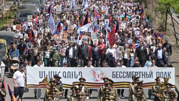 Шествие Бессмертного полка в Ереване 9 мая