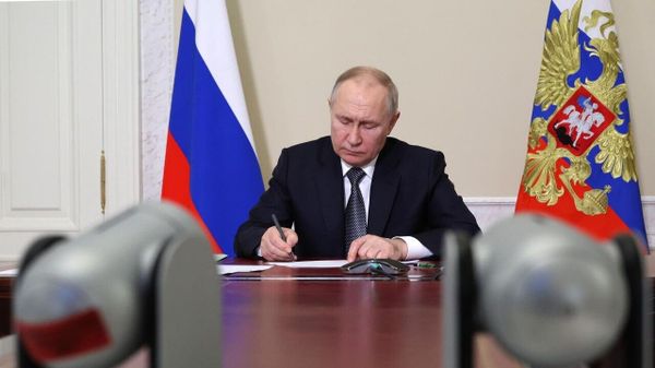 Путин поручил гарантировать бесперебойный доступ к важнейшим сервисам в интернете даже в дни ограничений