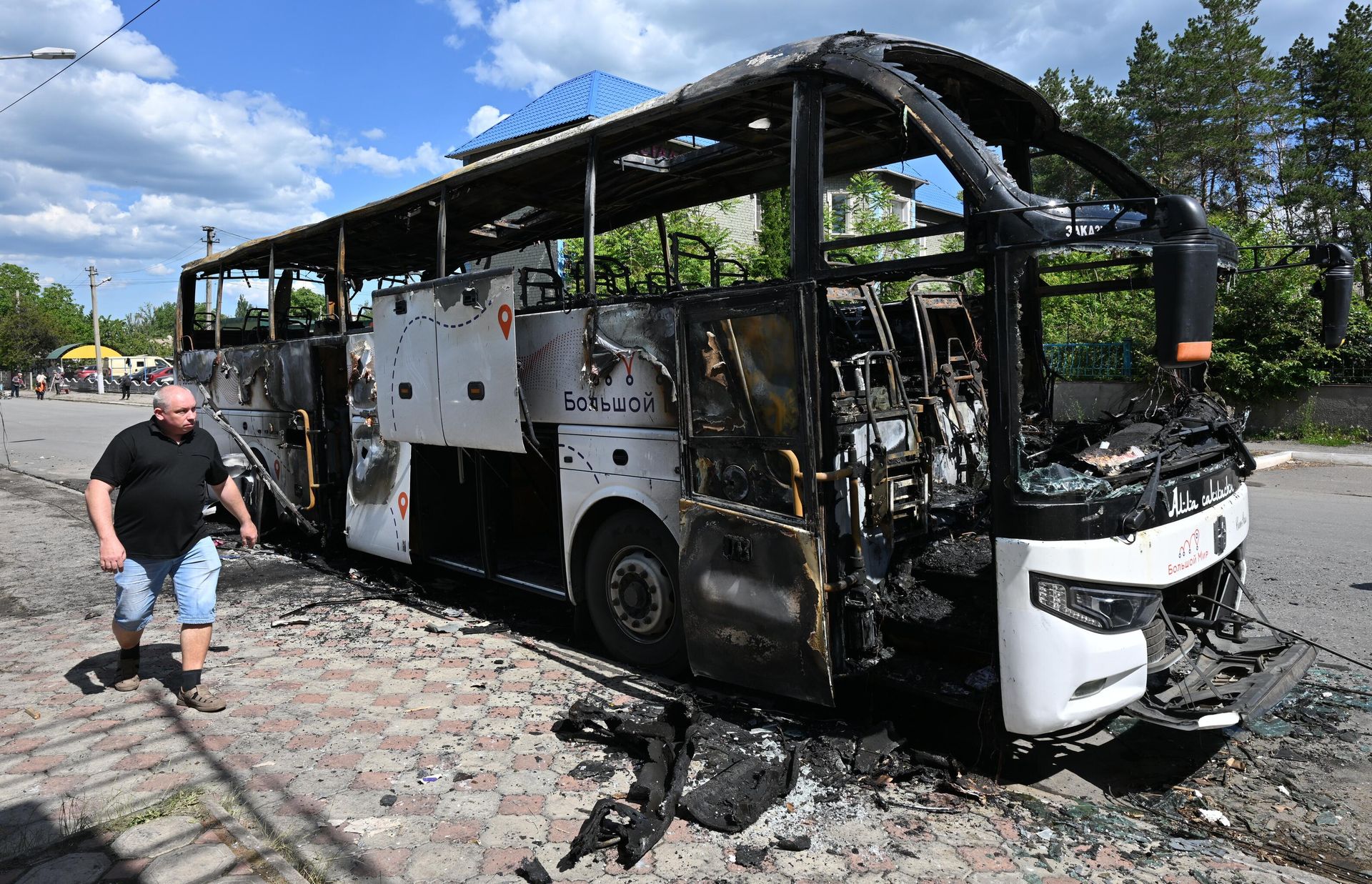 Последствия беспилотной атаки со стороны ВСУ на автобус в ДНР - РИА Новости, 1920, 07.06.2026