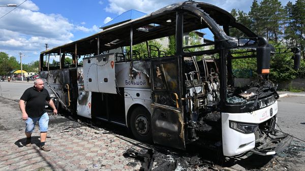 Последствия беспилотной атаки со стороны ВСУ на автобус в ДНР