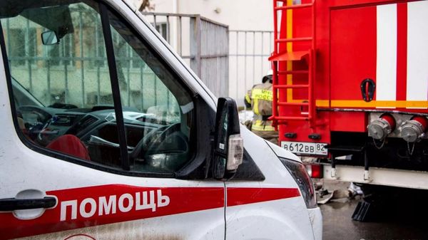 Автомобиль скорой помощи и пожарная машина в Симферополе