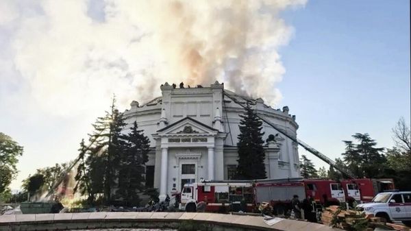 Крыша музея-панорамы в Севастополе загорелась после атаки ВСУ Крыша музея-панорамы в Севастополе загорелась после атаки ВСУ