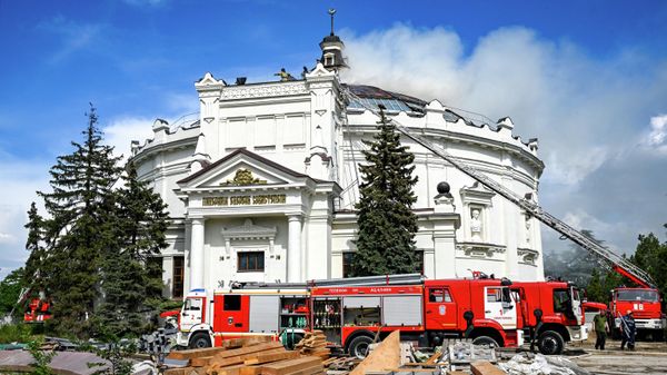 Пожар в здании музея-панорамы в Севастополе после атаки ВСУ