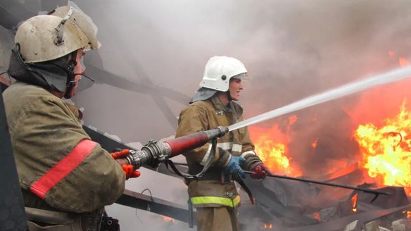 Сотрудники МЧС по Краснодарскому краю на месте пожар