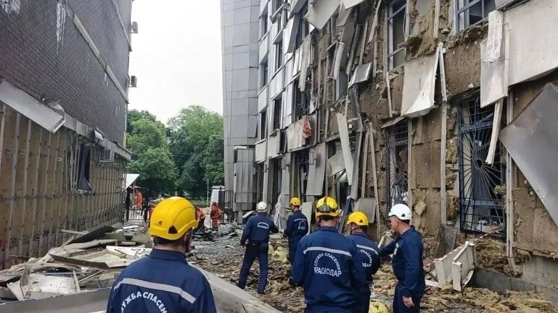 Бизнес-центр в Краснодаре получил серьезные повреждения в результате ночной атаки ВСУ, сообщает оперштаб Кубани - РИА Новости, 1920, 11.06.2026