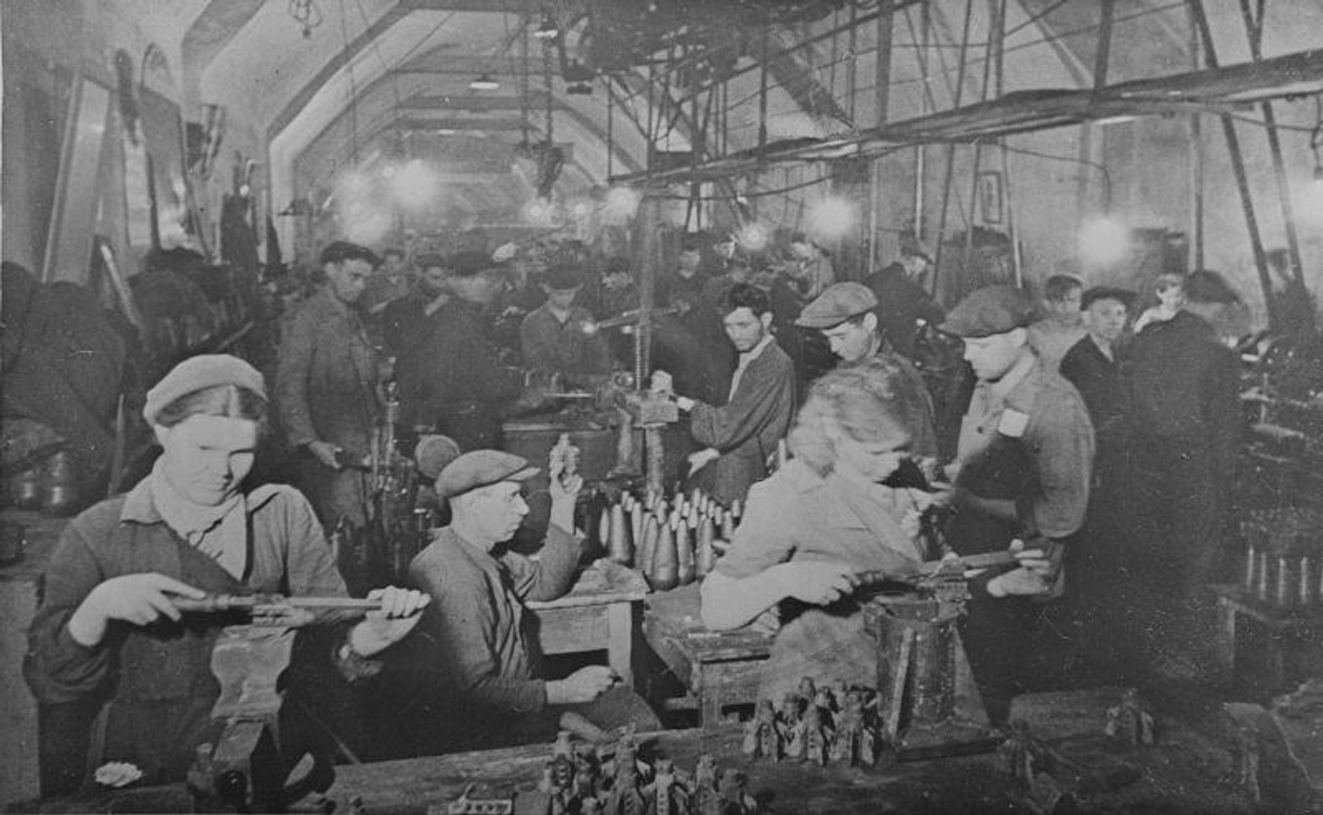 Цех Спецкомбината №1 в Севастополе, 1942 год - РИА Новости, 1920, 11.06.2026