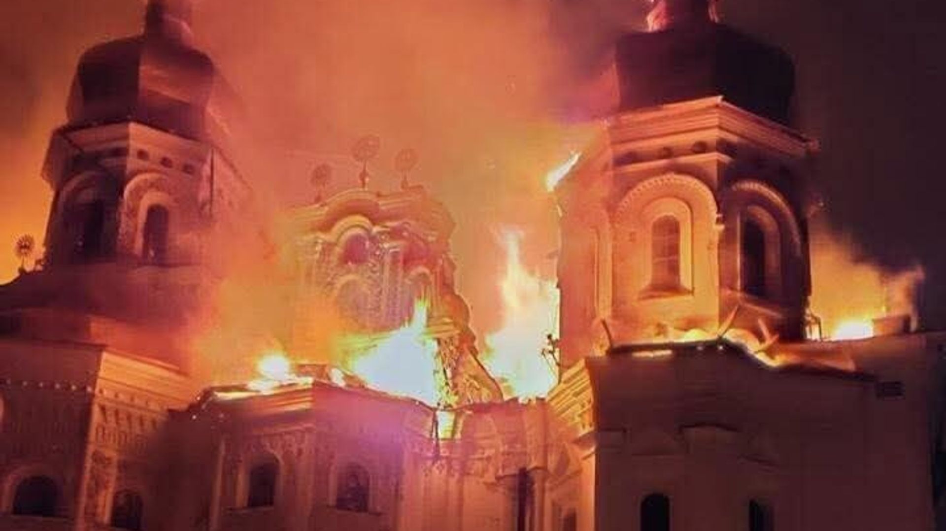 Часть Киева осталась без света: этой ночью мощные взрывы зафиксированы почти во всех районах города — украинские СМИ - РИА Новости, 1920, 15.06.2026