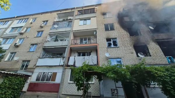 Несколько квартир полностью выгорели в многоэтажном доме в Каховке после минометного обстрела ВСУ, сообщает глава Каховского муниципального округа Херсонской области Филипчук