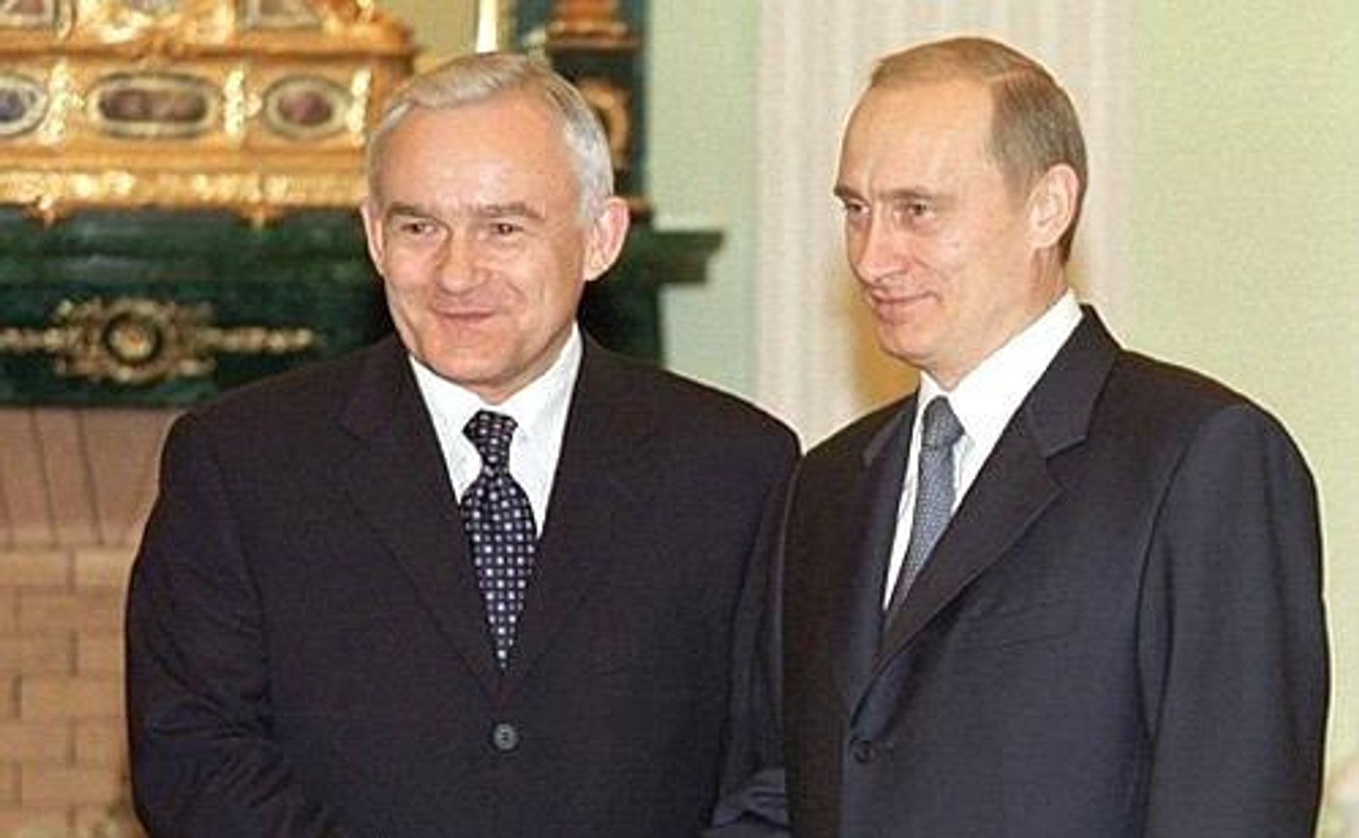 Лешек Миллер и Владимир Путин, Москва, 20 декабря 2001 года Лешек Миллер и Владимир Путин, Москва, 20 декабря 2001 года - РИА Новости, 1920, 02.07.2026