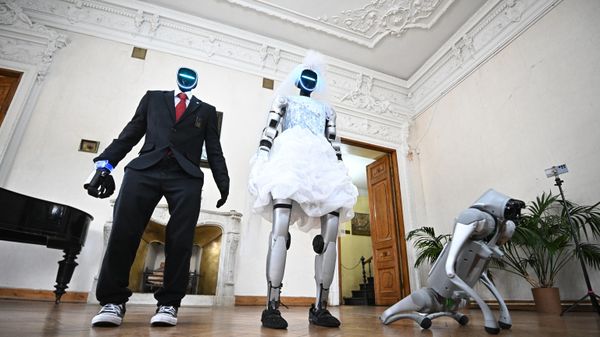 Церемония бракосочетания роботов в Москве