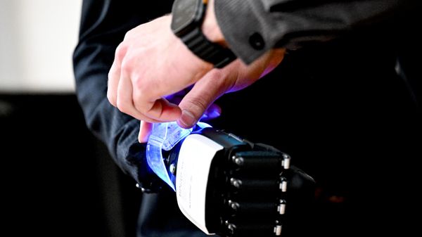 Церемония бракосочетания роботов в Москве