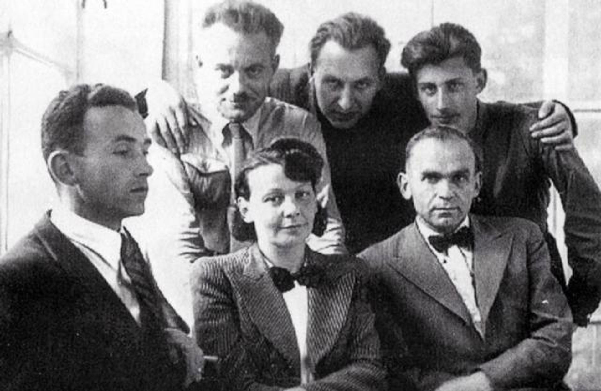 Группа деятелей украинской культуры в о Львове летом 1941 года. В первом ряду - Елена Телига и Улас Самчук Группа деятелей украинской культуры в о Львове летом 1941 года. В первом ряду - Елена Телига и Улас Самчук - РИА Новости, 1920, 19.08.2026