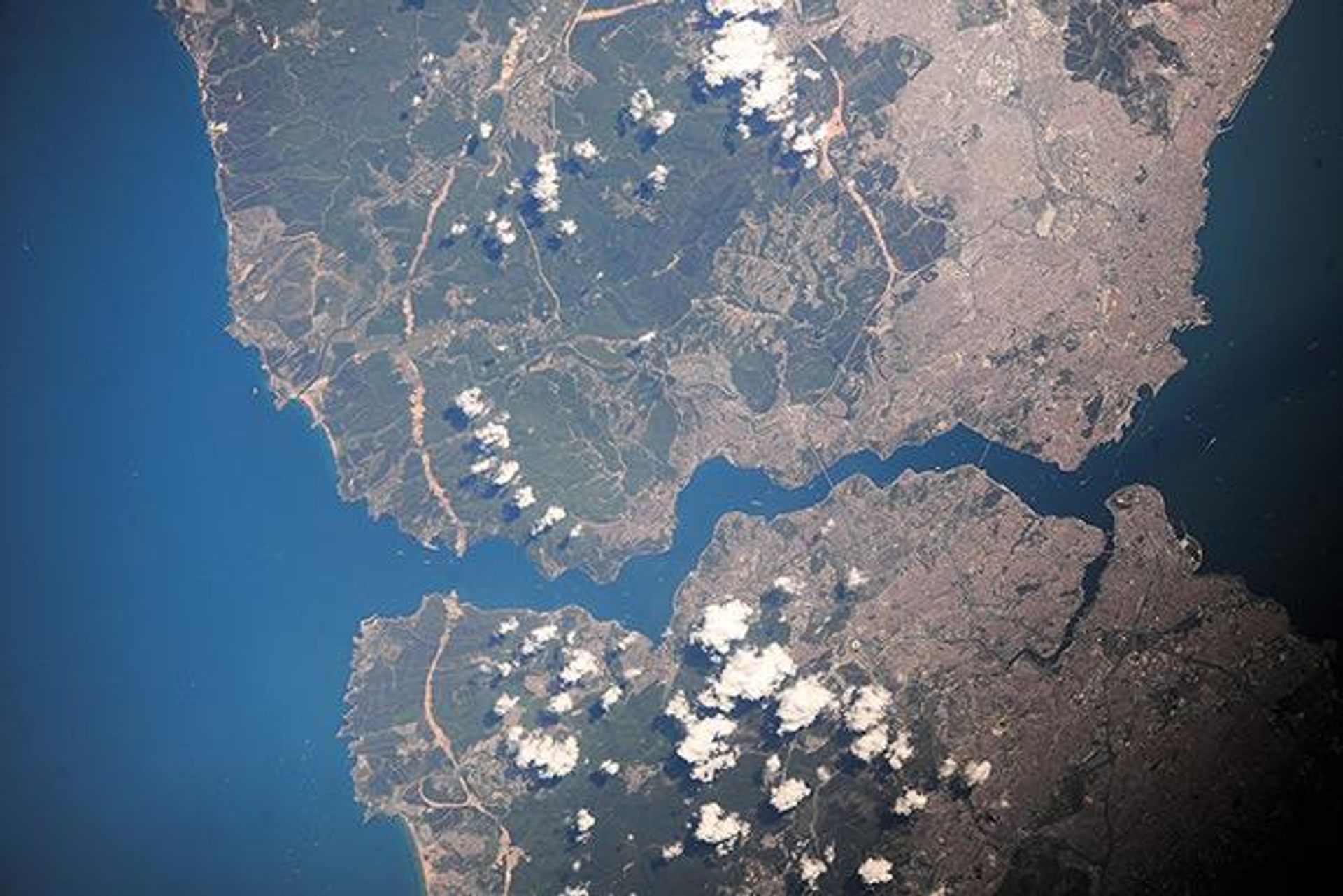 Пролив Босфор. Вид с борта МКС  - РИА Новости, 1920, 17.07.2026