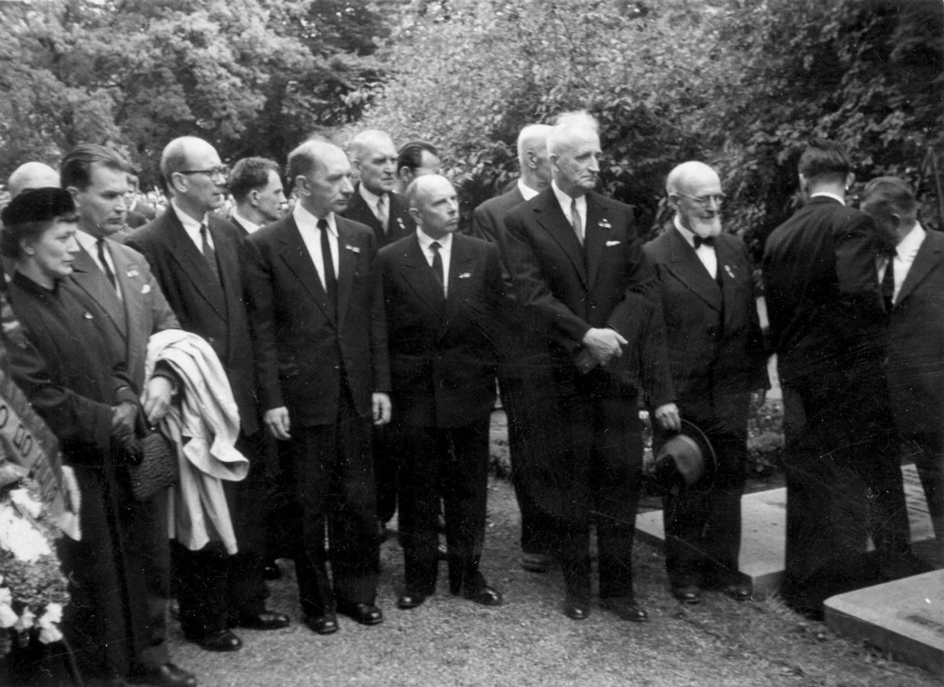 Степан Бандера и Андрей Мельник среди участников мероприятия в честь годовщины гибели Евгения Коновальца. Роттердам, 1958 год - РИА Новости, 1920, 25.07.2026