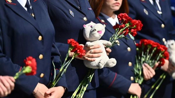 ‼ В Донецке запустили 300 белых шаров в память о погибших детях Донбасса