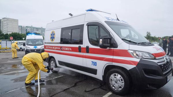 Дезинфекция автомобиля скорой помощи на Украине