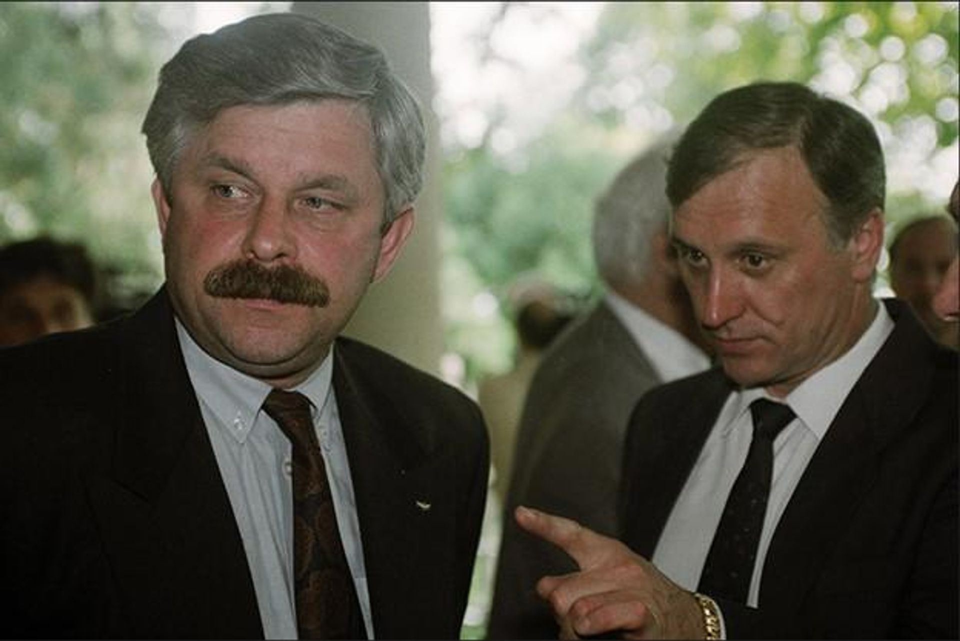 Вице-президент РСФСР Александр Руцкой и Государственный секретарь РСФСР Геннадий Бурбулис, 22 августа 1991 года  - РИА Новости, 1920, 20.08.2026