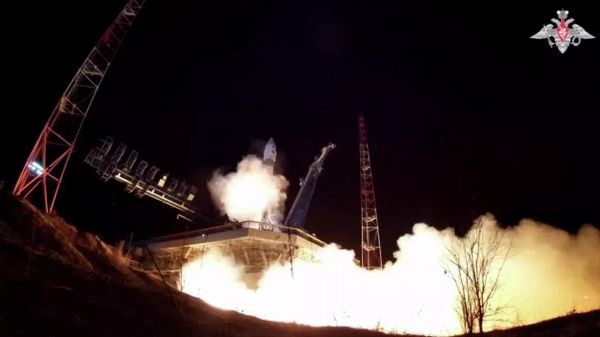 Пуск ракеты-носителя Союз-2.1б с космодрома Плесецк