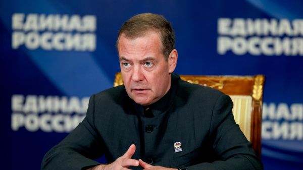 Зампред Совбеза РФ Дмитрий Медведев Зампред Совбеза РФ Дмитрий Медведев