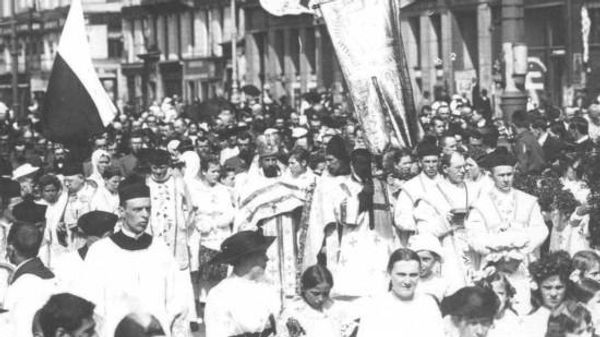 Крестный ход греко-католиков. Петроград, 30 мая 1918 года