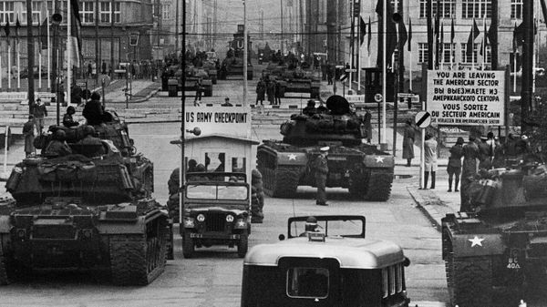 М48 против Т-55 на КПП Чарли. Берлинский кризис, октябрь 1961 