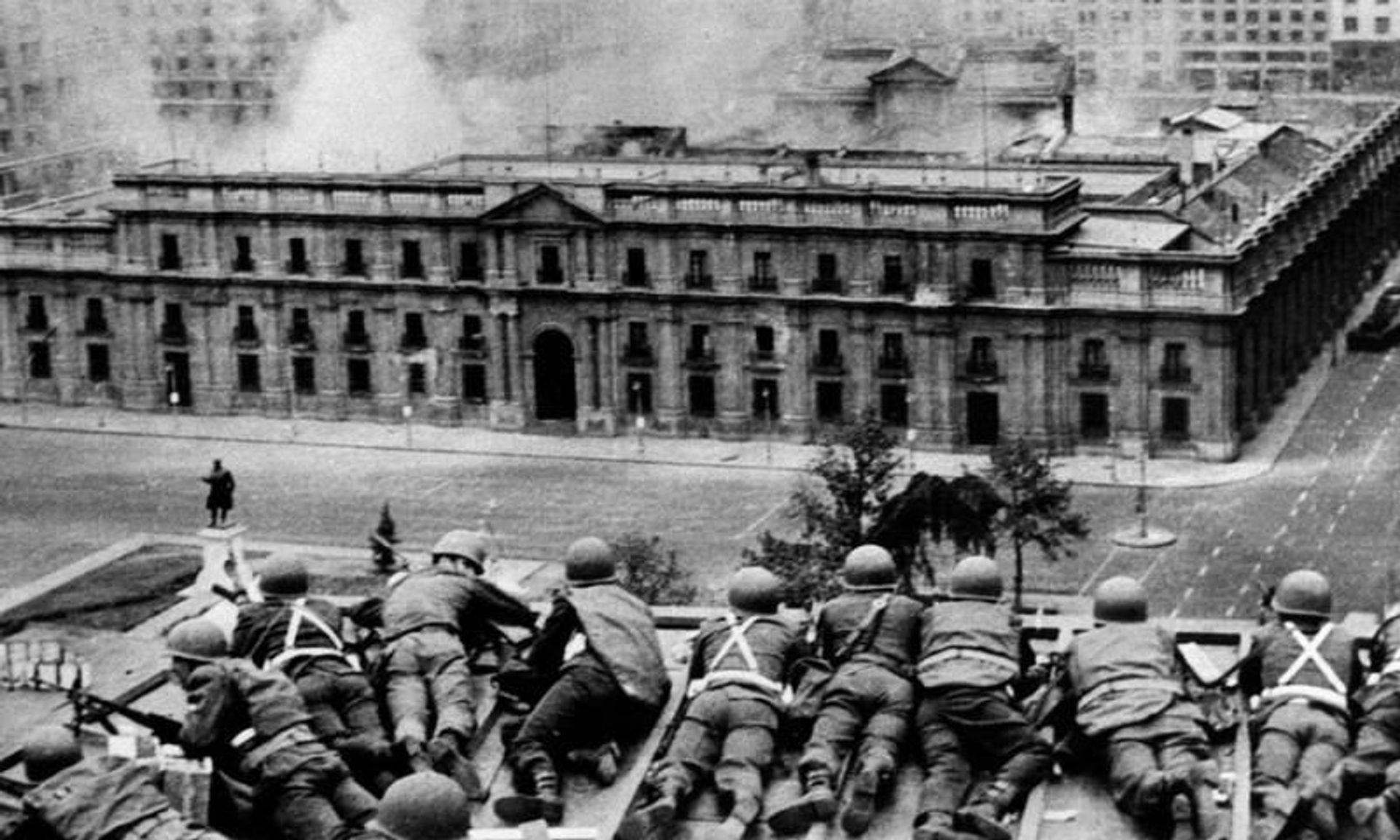 Обстрел президентского дворца в Сантьяго, 11 сентября 1973 года - РИА Новости, 1920, 11.09.2026