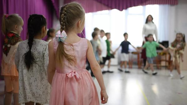 Занятия в музыкальном зале детского сада