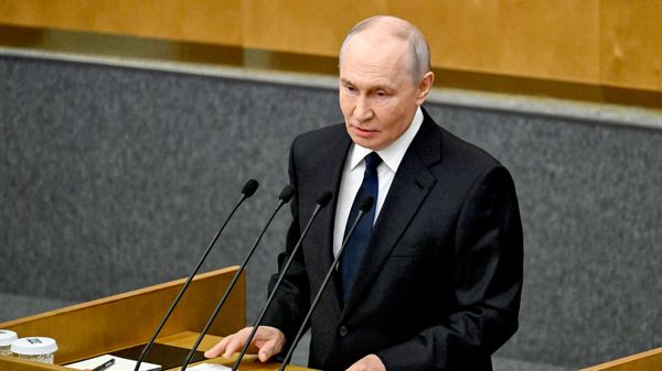 Первое пленарное заседание Госдумы РФ девятого созыва при участии президента Владимира Путина