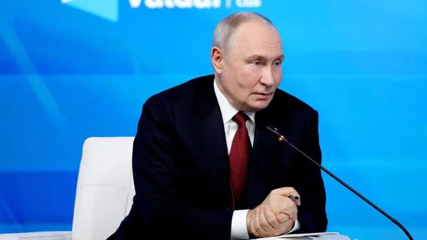 Президент РФ Владимир Путин выступает на пленарной сессии XXIII ежегодного заседания Международного дискуссионного клуба Валдай Президент РФ Владимир Путин выступает на пленарной сессии XXIII ежегодного заседания Международного дискуссионного клуба Валдай
