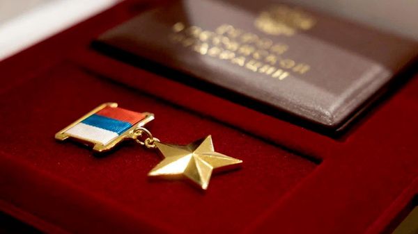 Евкуров вручил звезду Героя семье погибшего командира "Арбата"