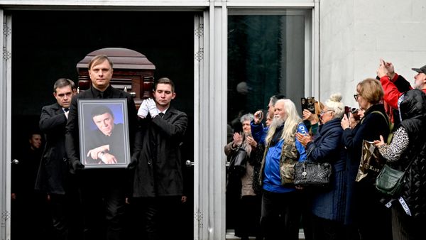 Прощание с психотерапевтом Анатолием Кашпировским в Москве
