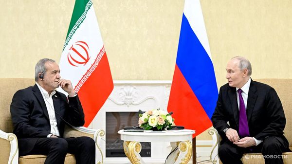 Владимир Путин на встрече с президентом Ирана Масудом Пезешкианом
