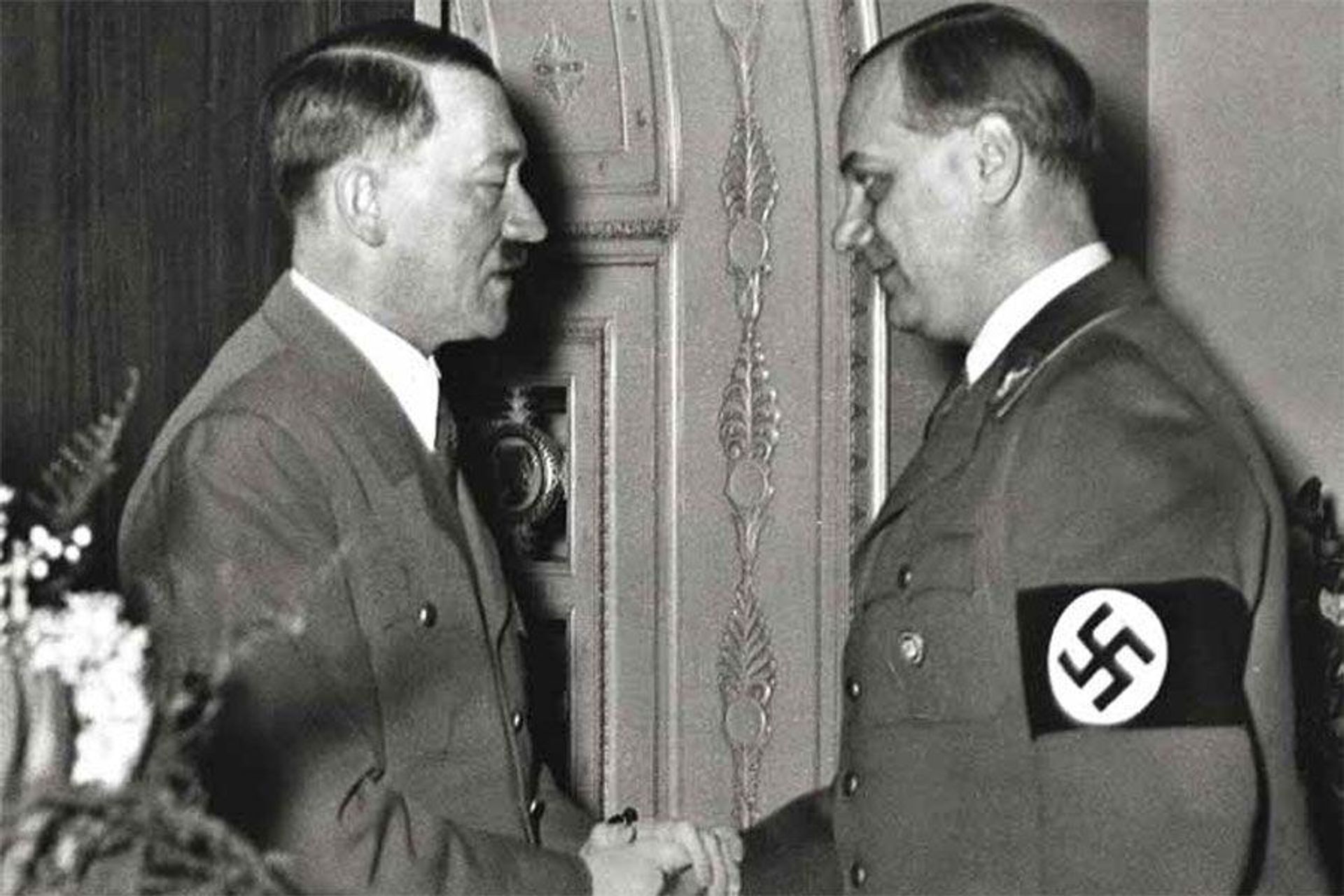 Адольф Гитлер и Альфред Розенберг, 1939 год Адольф Гитлер и Альфред Розенберг, 1939 год - РИА Новости, 1920, 15.10.2026