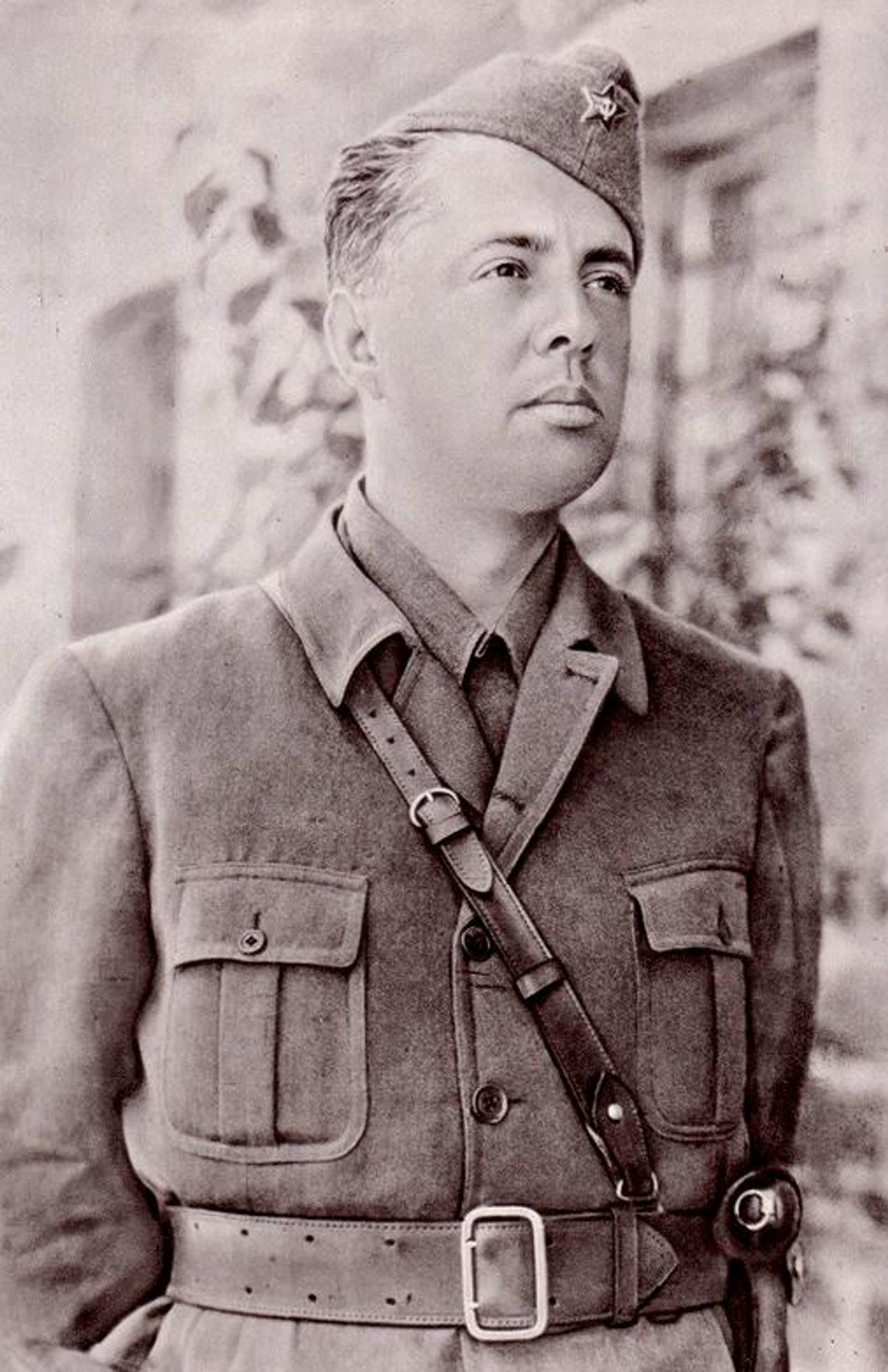 Энвер Ходжа в годы войны - РИА Новости, 1920, 16.10.2026