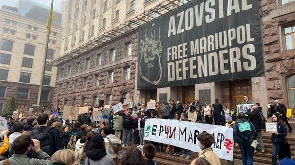 "Кличко, тебе пора": под Киевской администрацией требуют отставки мэра