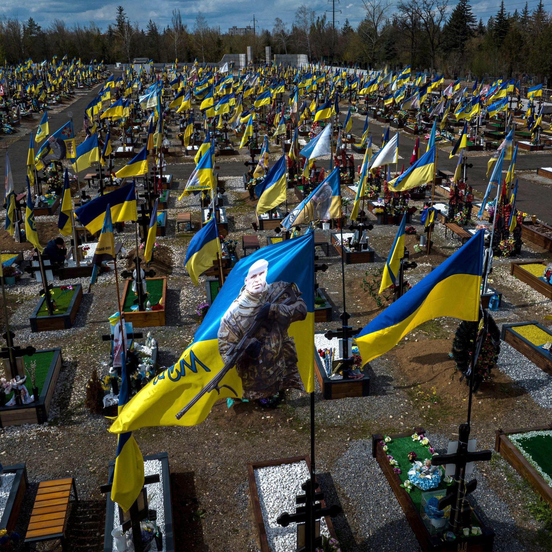Война с могилами: на Украине возмутились надгробиями бойцов ВСУ на ...
