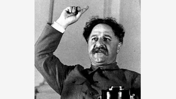 Серго Орджоникидзе на Первом Всесоюзном совещании стахановцев. Москва, ноябрь 1935 года