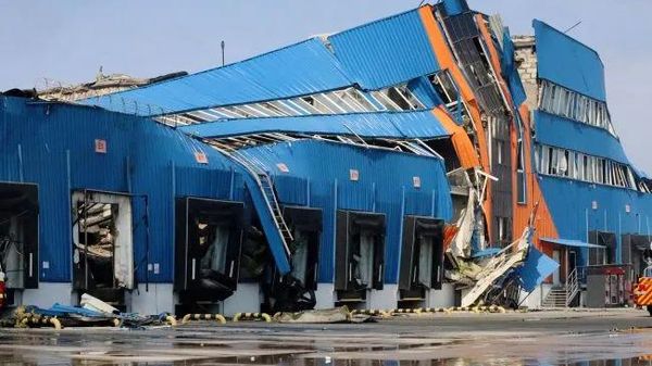 Атакованный супермаркет Rozetka в Броварах
