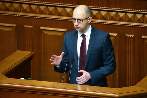 Арсений Яценюк выступил с докладом о газовых переговорах с Россией Арсений Яценюк выступил с докладом о газовых переговорах с Россией