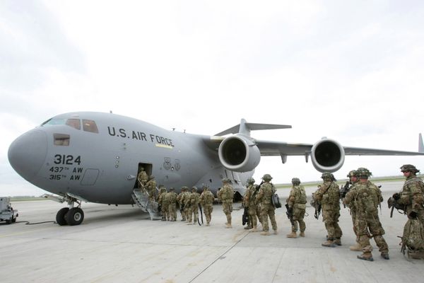 Центр транзитных перевозок ВВС США на базе Манас