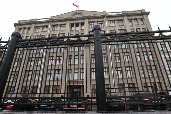 Демонтаж строительного забора на Старой площади в Москве