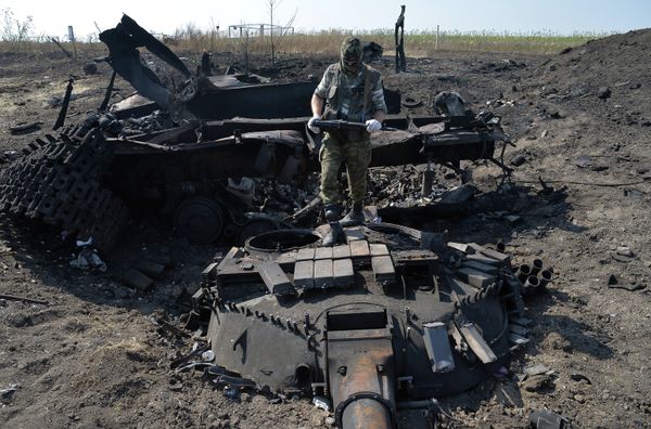 Ополчение ЛНР установило контроль над КПП Должанский на границе с РФ Ополчение ЛНР установило контроль над КПП Должанский на границе с РФ